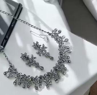 Silver Plated Necklace Set With White American Diamond