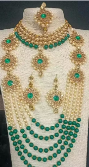 Feminine Glittering Jewellery Sets